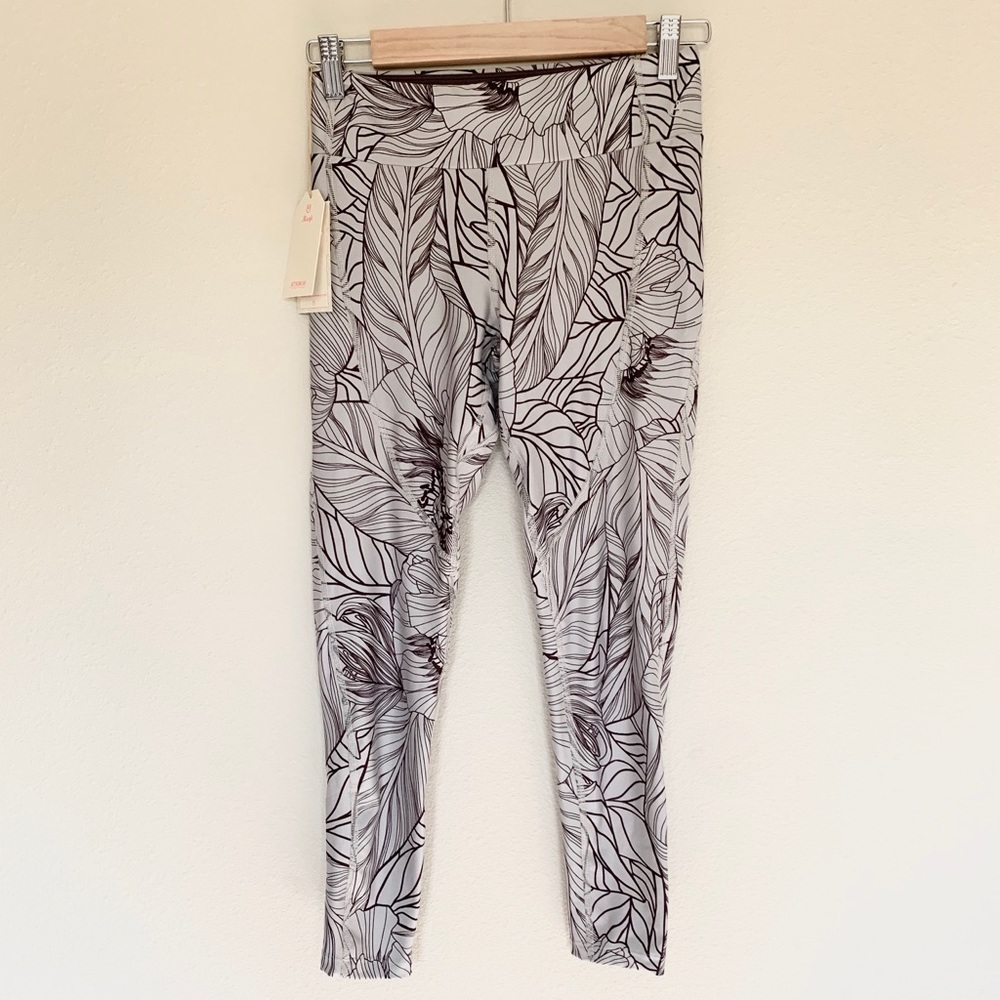 NWT Maaji Tropical Floral Leggings